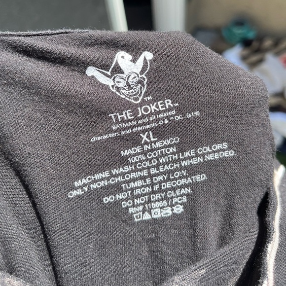 ‘19 DC Comics Full Print Joker Black Tee - Picture 5 of 5